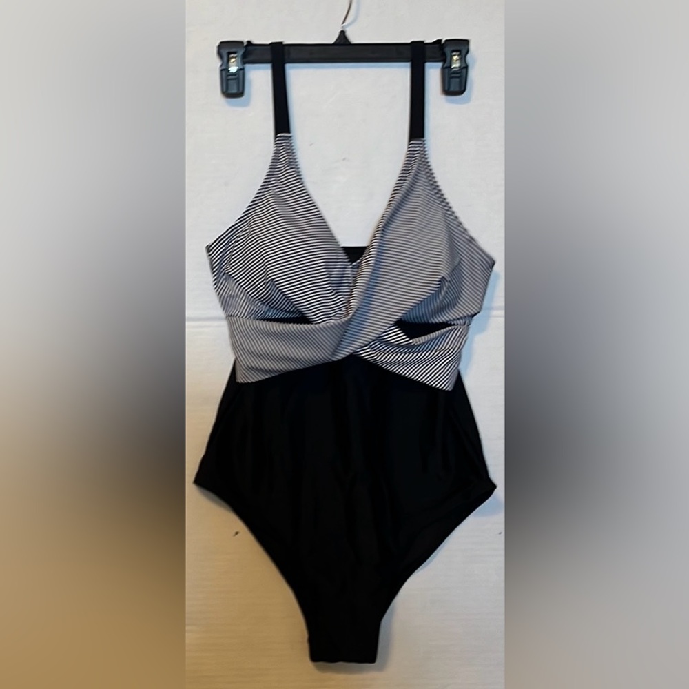 COPY - B2PRITY Black and White Pretty bathing suit Large NWT